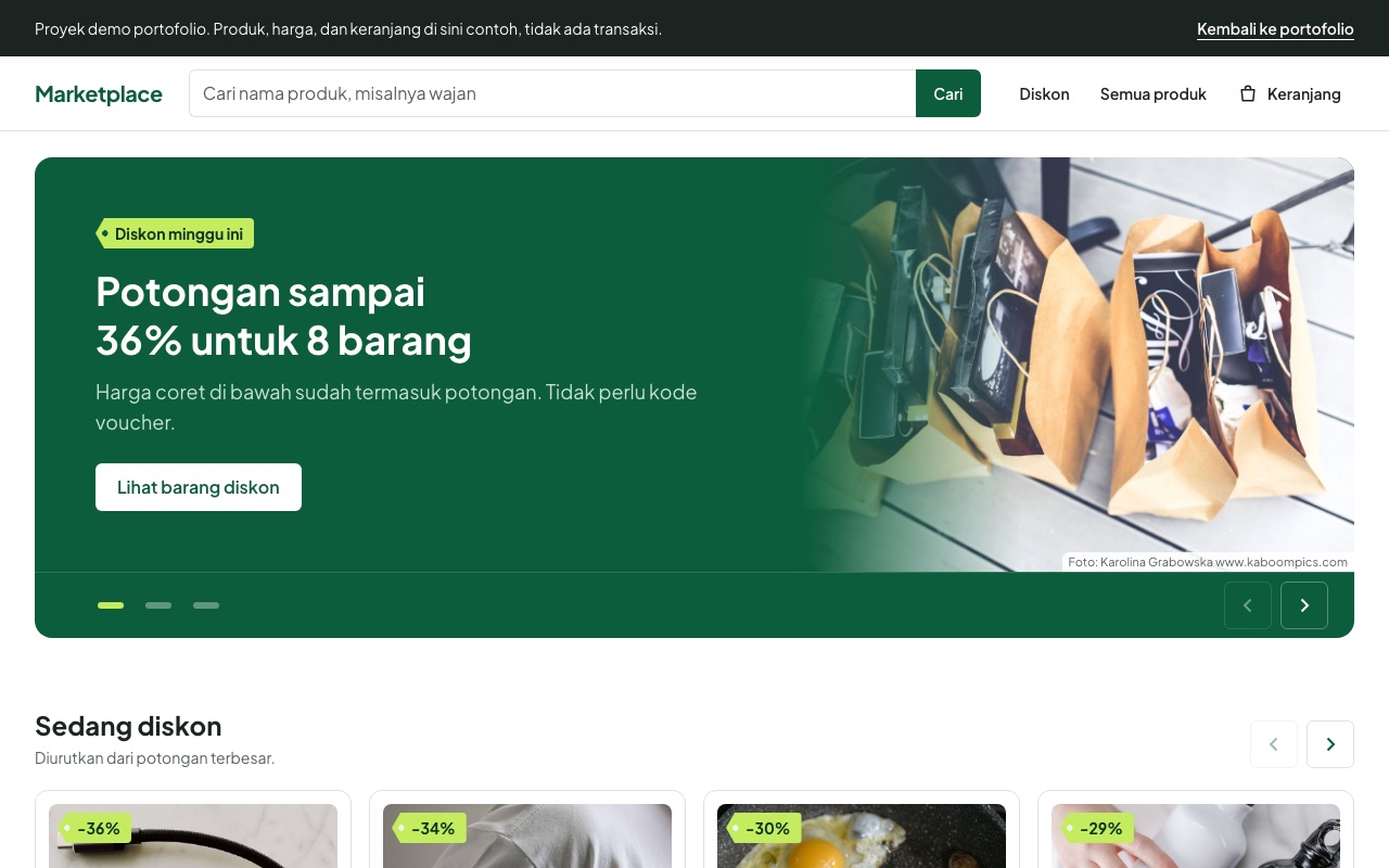 Tampilan beranda demo Marketplace: banner promo hijau dan daftar barang diskon